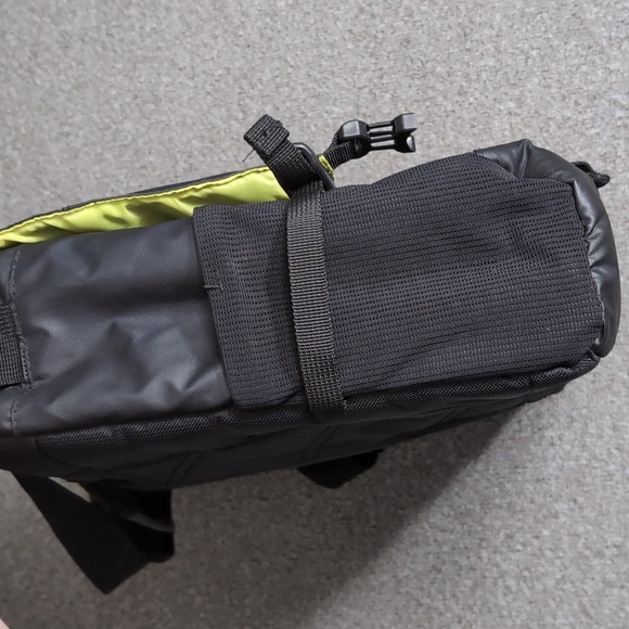 Granite Gear Waterproof Cross-Body Messenger Bag G7063-1 Black NWOT - Picture 9 of 16